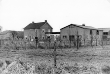 839837 Gezicht op een moderne boerderij nabij Odijk (gemeente Bunnik).